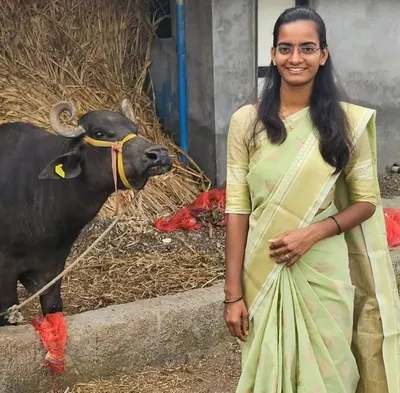പാൽ വിറ്റ് നേടുന്നത് ഒരു കോടി  ഒരു എരുമയിൽ നിന്ന് 500 എരുമയിലേക്ക്  ഡയറി ബിസിനസ് വളർത്തിയെടുത്ത 24 വയസ്സുകാരി ശ്രദ്ധ