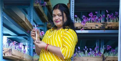 ഒറ്റ മുറിയിൽ തുടങ്ങിയ പൂവ് കൃഷി   ഇന്ന് വീട്ടമ്മയുടെ വാർഷിക വരുമാനം 20 ലക്ഷം  രൂപ